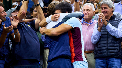 Alcaraz embraces champion coach