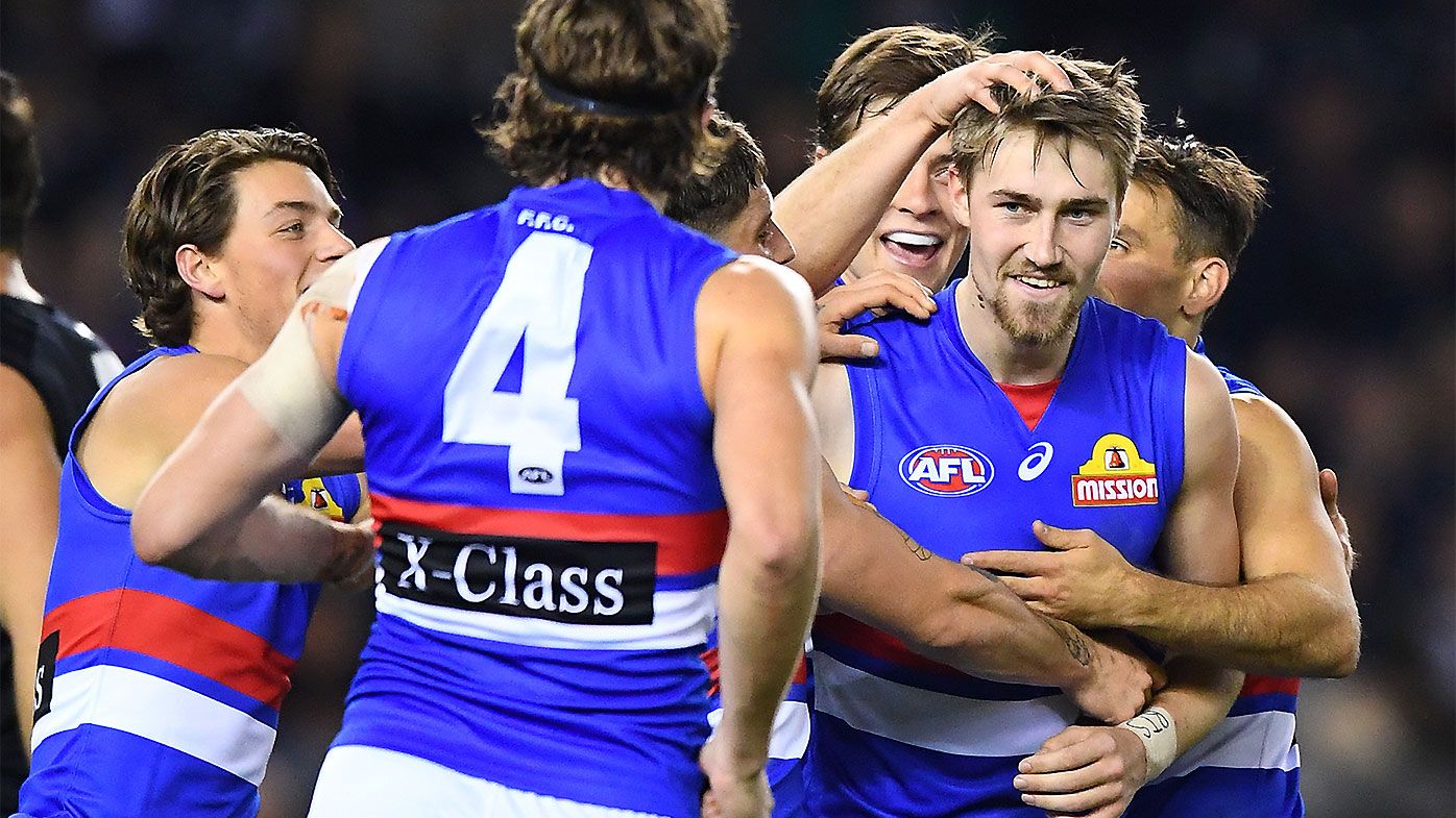 Western Bulldogs hold off furious late rally courtesy of Charlie Curnow's career-best