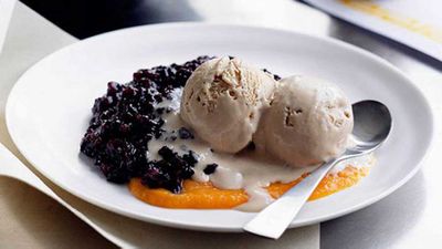 <strong>Coconut ice-cream, black glutinous rice and pumpkin sauce</strong>