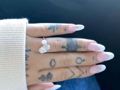 Ariana Grande presented her huge engagement ring in December last year.