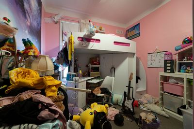 Zahra's bedroom — Before