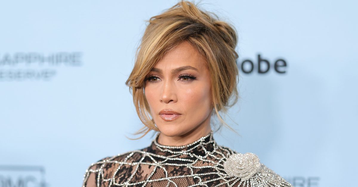 Jennifer Lopez merayakan momen dia sudah lama ‘telah menunggu’ di ciuman wanita laba -laba