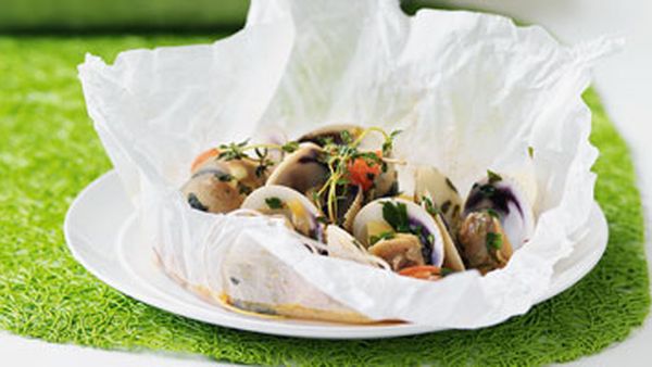 Clams, celery & cherry tomatoes in a parcel