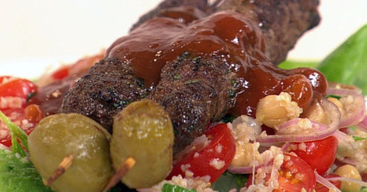 Lamb and olive skewers with tomato salad - 9Kitchen