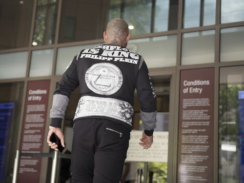 Ex-Bandido bikie Toby Mitchell arrives at the Melbourne Magistrates Court. (AAP)