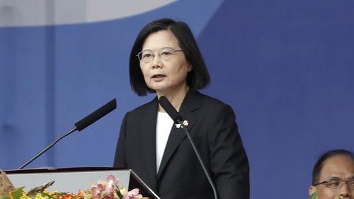 La présidente taïwanaise Tsai Ing-wen prononce un discours lors des célébrations de la Fête nationale devant le bâtiment présidentiel à Taipei à Taiwan.