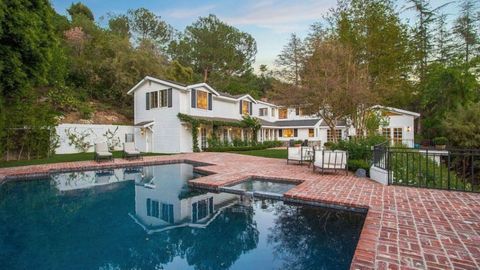 Kate Upton celebrity Justin Verlander home property real estate los angeles california miami jupiter millions mansion 