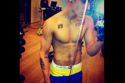 Bieber flexes his pecks and shows off his tatts. (All images: Justin Bieber / Instagram / Twitter)
