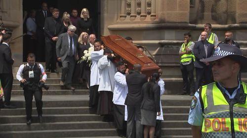 H﻿undreds of mourners have gathered in Sydney for the funeral of Australia's highest-ranking Catholic church official Cardinal George Pell.