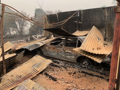 Australia bushfires Bride-to-be vows to 'pour love' into bushfire-ravaged Tumbarumba