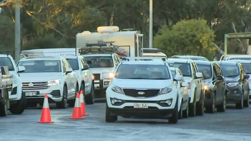 Long queues at Victorian and South Australian border