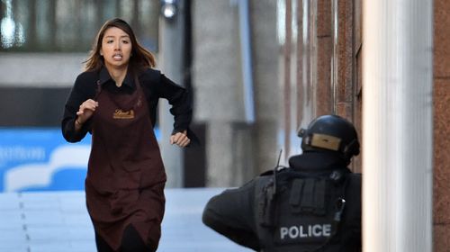 Elly Chen runs to police after fleeing the Lindt cafe siege. (Getty)