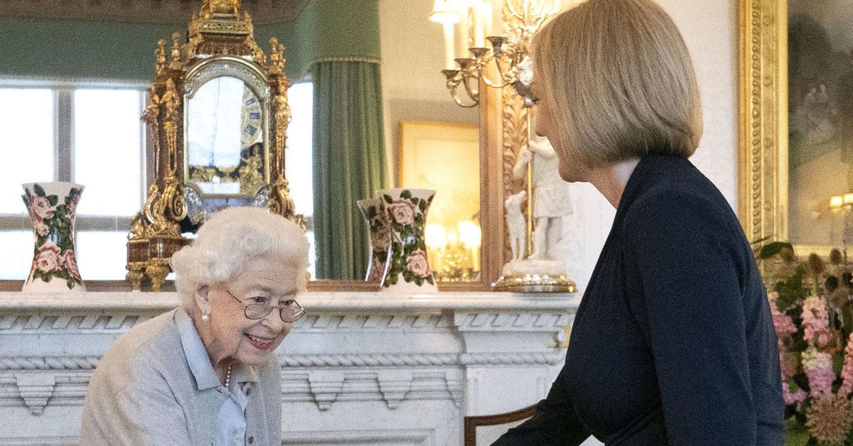 Eski İngiltere Başbakanı Liz Truss, merhum Kraliçe II. Elizabeth'in göreve başladıktan sadece iki gün sonra ölmesi üzerine neler hissettiğini şöyle anlatıyor: “Neden ben?”