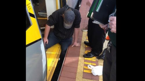 Western Australian commuters helped free a man whose leg became stick between the train and platform. (nicolastaylornz/Twitter)