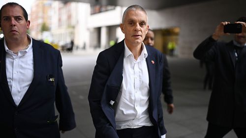 O ex-diretor geral da BBC, Tim Davie, chega à Broadcasting House, sede da BBC em Londres, na terça-feira.