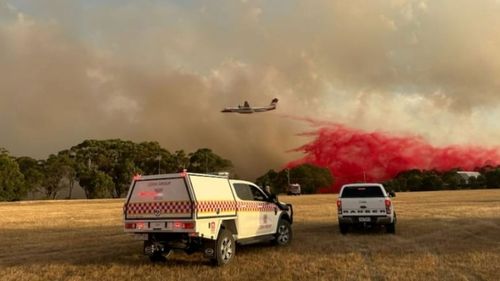 Fast-moving Victoria bushfire no longer being treated as 'suspicious' - 9News