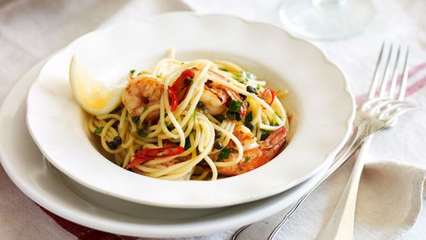 Spaghetti with chilli garlic prawns
