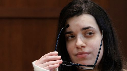 Juliana Peres Magalhães testimonia durante il processo per duplice omicidio di Brendan Banfield presso il tribunale della contea di Fairfax, mercoledì 14 gennaio 2026, a Fairfax, Virginia (AP Photo/Tom Brenner, Pool)