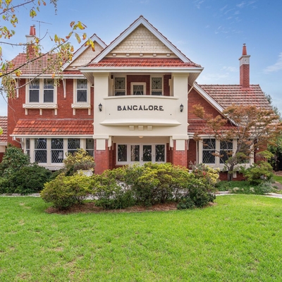 Former racing champion lists 1920s heritage Brighton home