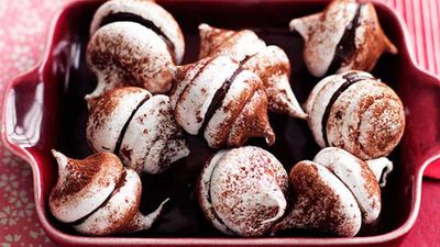Recipe:&nbsp;<a href="http://kitchen.nine.com.au/2016/05/16/17/37/chocolate-meringue-kisses" target="_top">Chocolate meringue kisses</a>