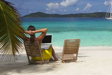 Working holiday work visa beachside paradise laptop tropical relax