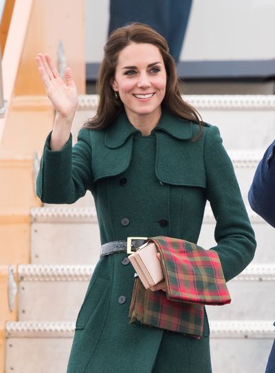 The Duchess of Cambridge must not like those itchy airline blankies either, so carries her own.&nbsp;
