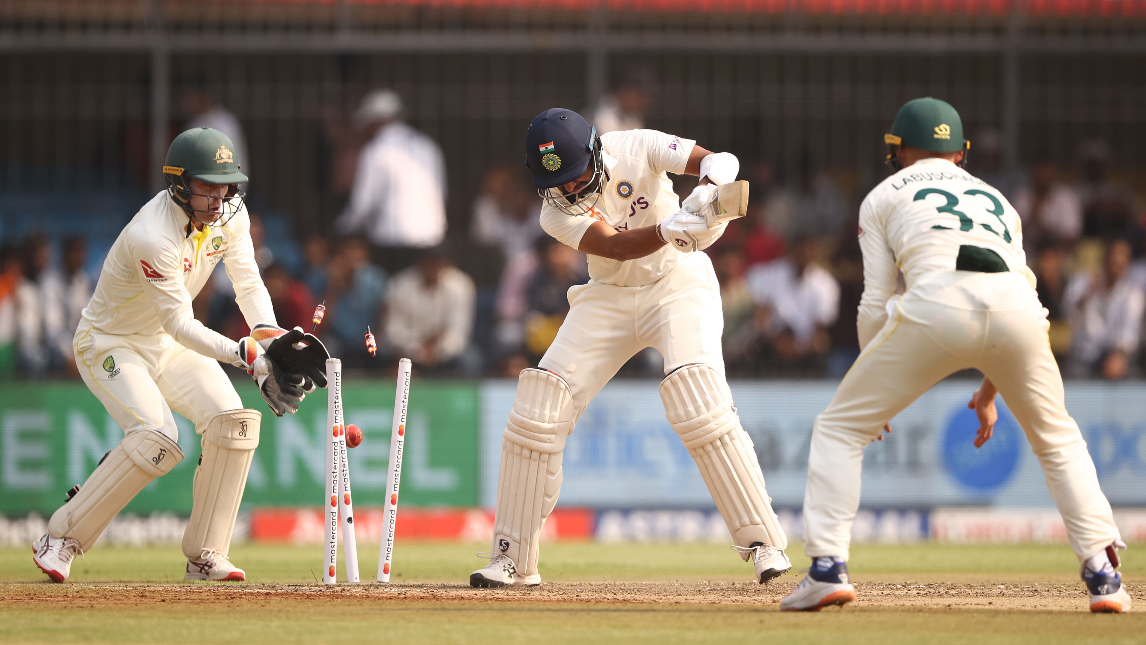 Australia ends first day on top after 'terrible' pitch causes 'mayhem' during third Test