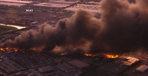 Um avião UPS MD-11 caiu perto do aeroporto de Louisville, Kentucky, de acordo com informações preliminares, disse uma fonte.
