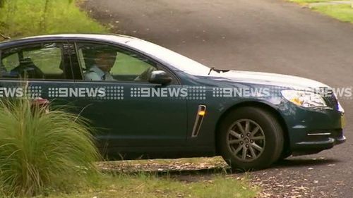 Detectives leave the house of person of interest Bill Spedding. (9NEWS)