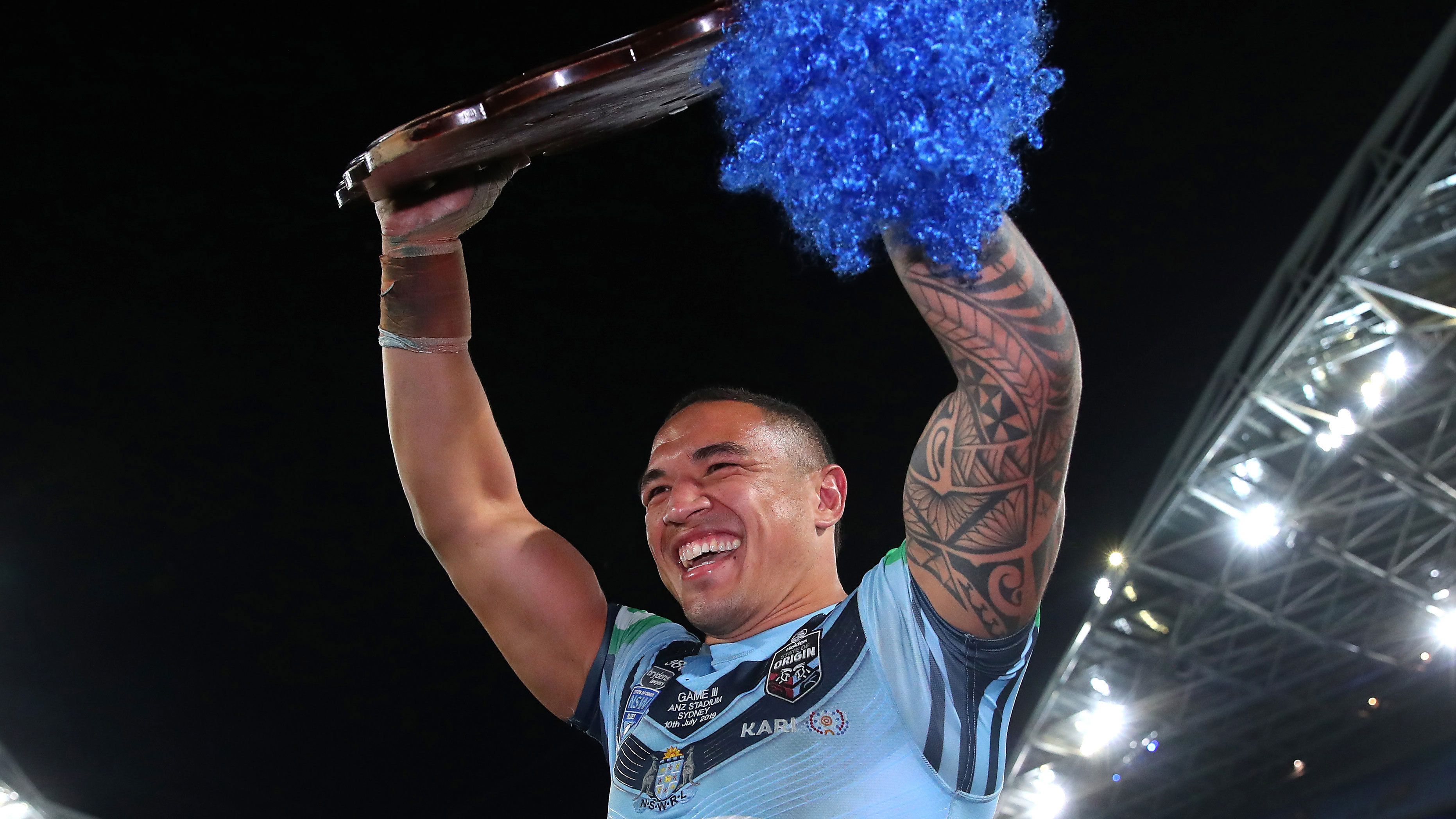 Tyson Frizell lifts the shield after winning the 2019 State of Origin series with the NSW Blues.