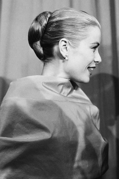 Each year the updo is reinvented and refreshed. Grace Kelly knew the
power of a chignon in 1956.&nbsp;