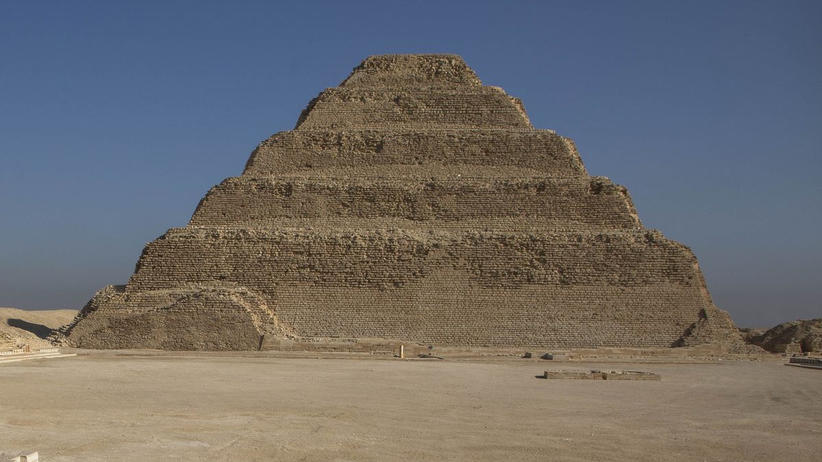 Egyptian pyramids could have been built using hydraulic lifts, new study  suggests