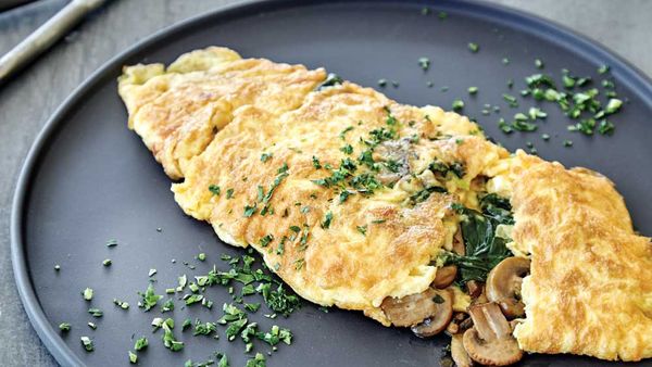 Pan fried mushroom omelette with spinach and thyme_recipe