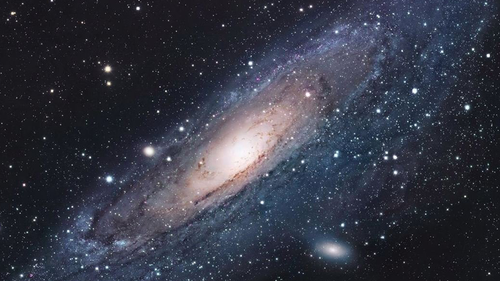 Los astrónomos predicen que en unos cuatro mil millones de años, la galaxia de Andrómeda chocará con nuestra propia galaxia, la Vía Láctea.  La Galaxia de Andrómeda es nuestro vecino más grande y más cercano en el universo.