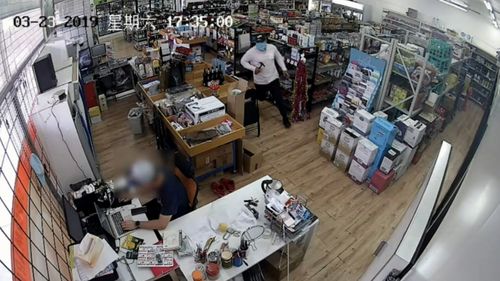News Melbourne bottle shop robberies hammer attacks masked men police hunting Victoria