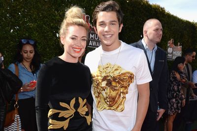 Hilary Duff catches up with teen pop star Austin Mahone.