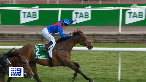 Le champion jockey Jamie Kah fait l'objet d'une enquête après que des images d'elle avec une poudre blanche sont apparues.