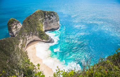 1. Kelingking Beach, Nusa Penida, Bali - 4,227 pictures per metre