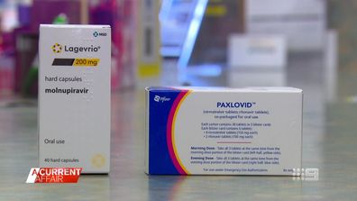 Antiviral Covid drugs should be available at pharmacies, pharmacists say.