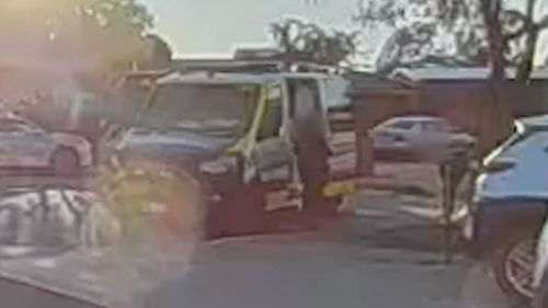 Uma ambulância acabou chegando à casa em Gawler West.