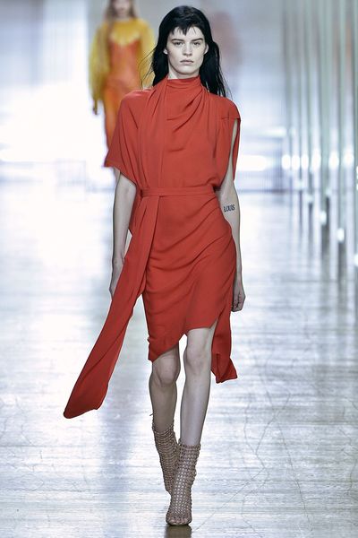 Hannah Elyse walks the runway during the Poiret Ready to Wear fashion show as part of the Paris Fashion Week Womenswear Spring/Summer 2019 on September 30, 2018