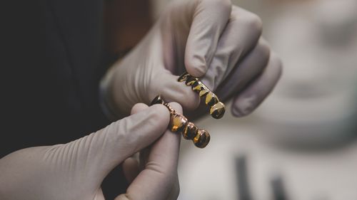 Dr. Maheer Shah cria churrasqueiras personalizadas para os australianos comuns.