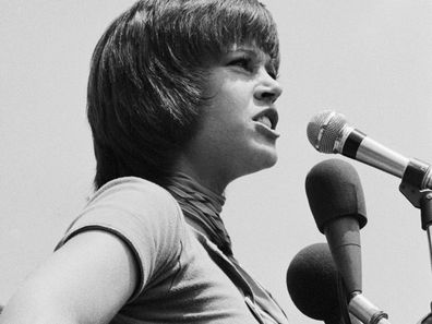 (Original Caption) 5/9/1970-Washington, DC-"Greetings, fellow bums," is the way film star Jane Fonda addresses anti-war demonstrators gathered on ellipse across from the White House. Her greeting was an allusion to the way President Nixon referred to students during a visit to the Pentagon earlier in the week.