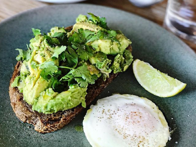 Avocado ripening hack with kiwi