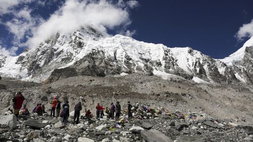 190503 Mount Everest clean up campaign bodies found News World