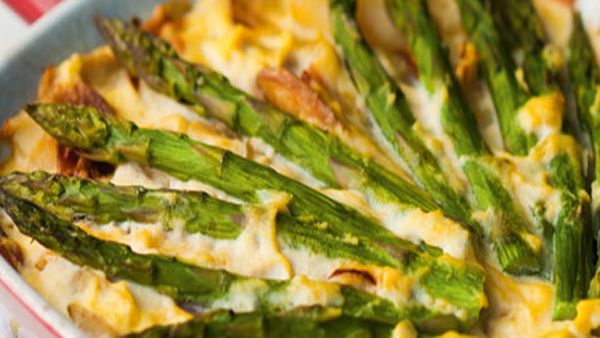 Asparagus and ricotta tart