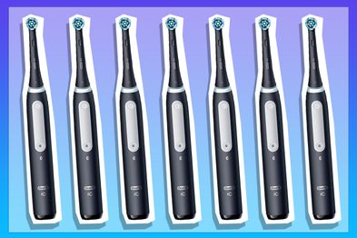 9PR: Oral-B iO Series 4 Black Electric Toothbrush
