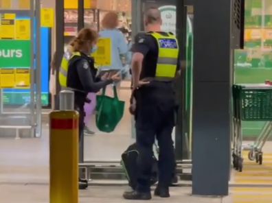 Melbourne police officer's kind gesture for homeless man
