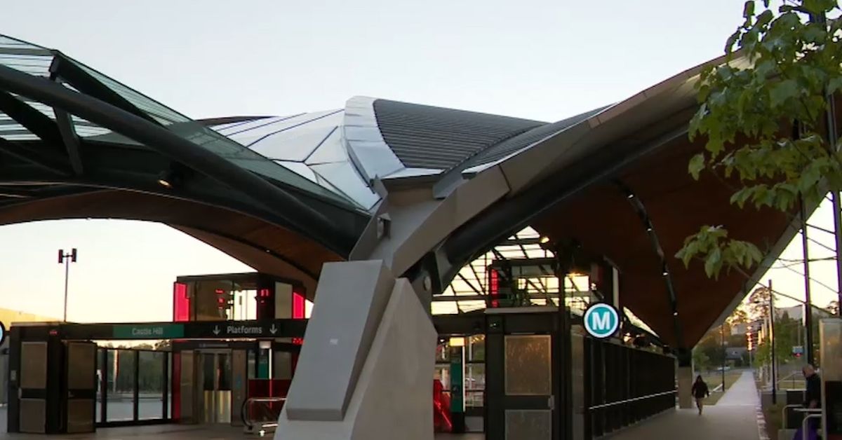 Sydney commuters stuck in train underground for two hours after ‘signalling’ issue