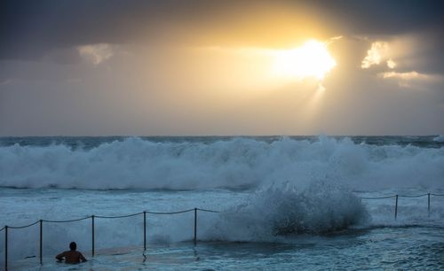 The Bureau of Meteorology issued a severe weather warning for damaging surf conditions along the NSW coast today (AAP).